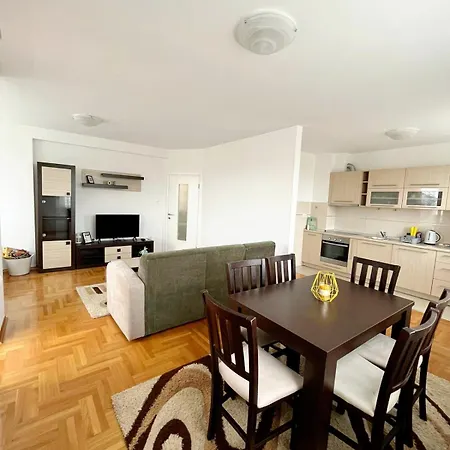 Apartment Family House *